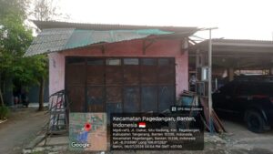 Bangunan di Jalan Ciakar, Desa Situgadung, Kecamatan Pagedangan, Kabupaten Tangerang, yang diduga digunakan sebagai lokasi penyimpanan BBM jenis solar. (Foto: GarudaSiber.net)